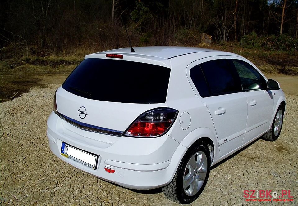 2011' Opel Astra photo #4