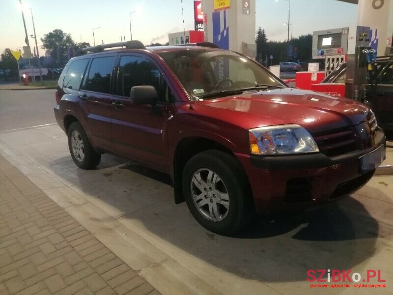 2004' Mitsubishi Endeavor photo #3