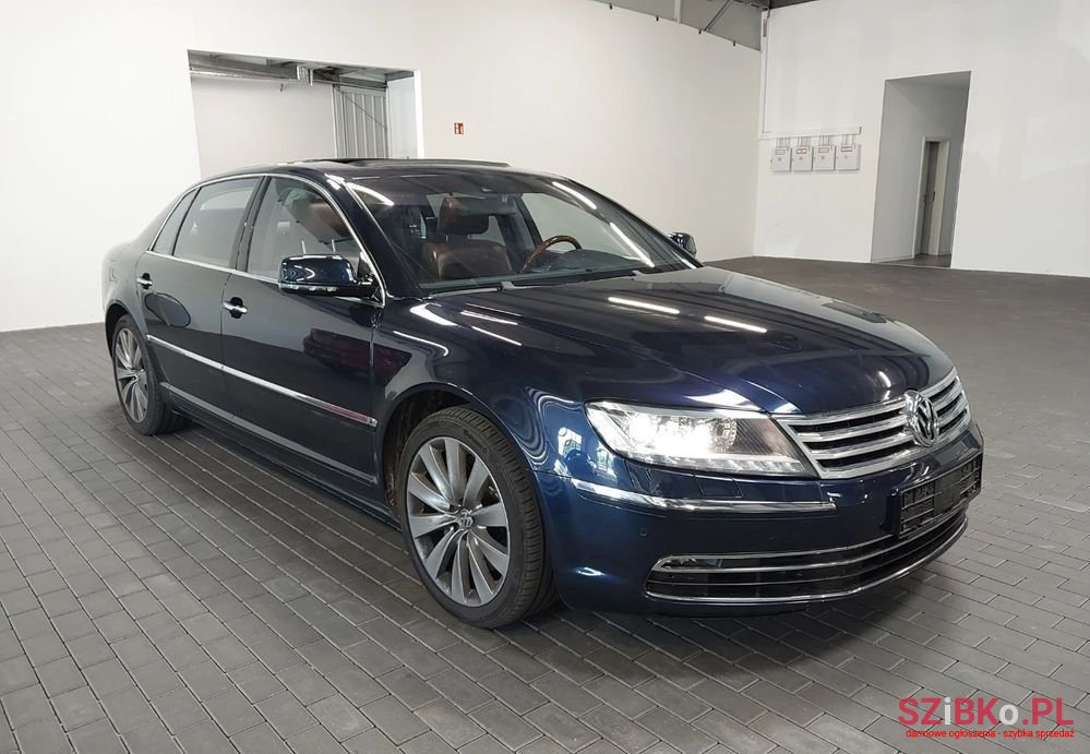 2015' Volkswagen Phaeton photo #2