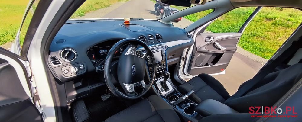 2011' Ford S-Max photo #3