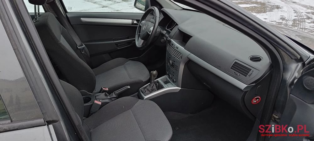 2010' Opel Astra photo #5