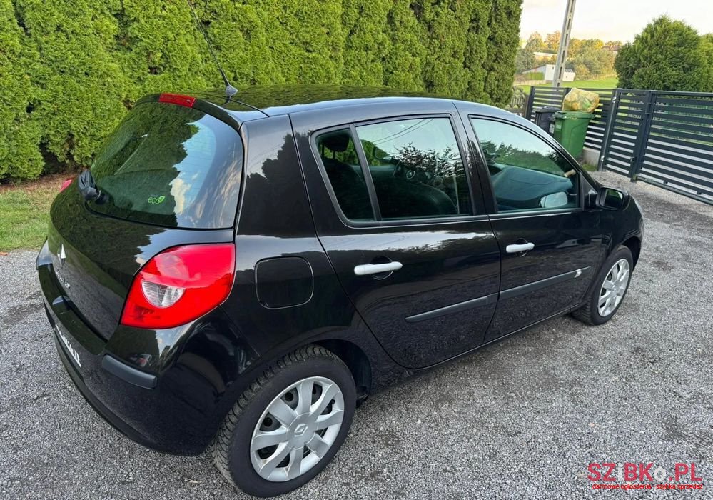 2008' Renault Clio photo #6