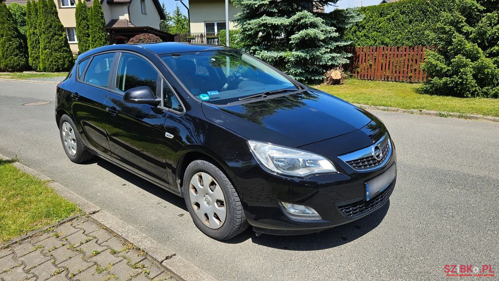 2010' Opel Astra photo #2