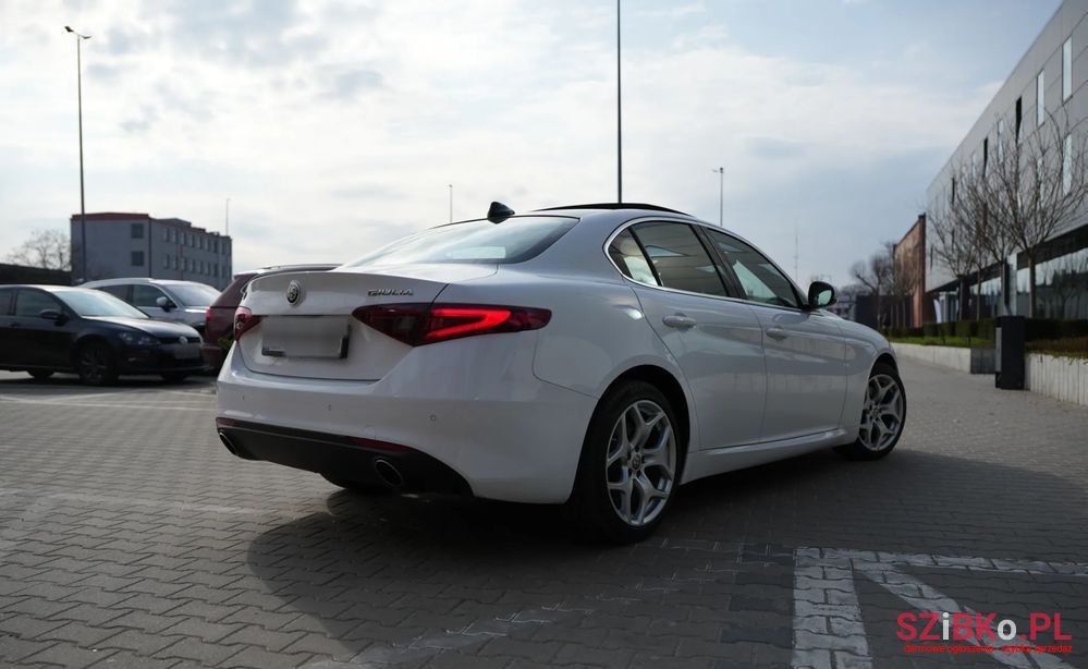 2019' Alfa Romeo Giulia photo #5