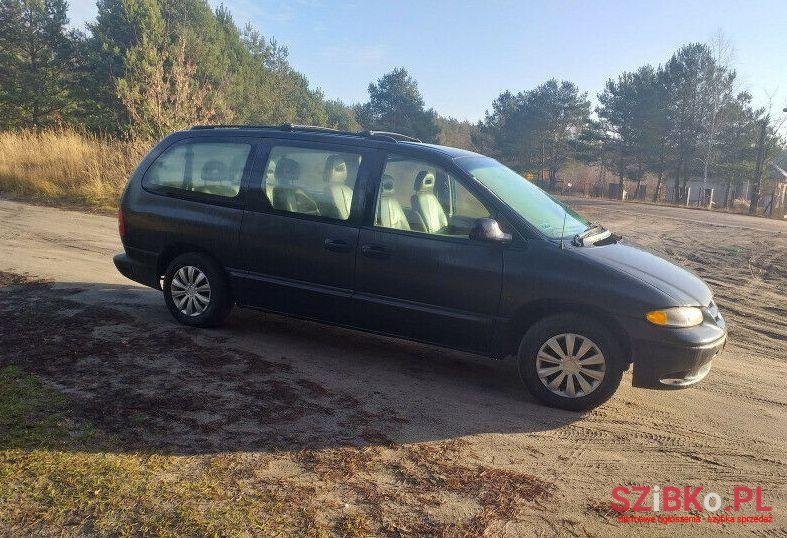 1999' Chrysler Voyager photo #1