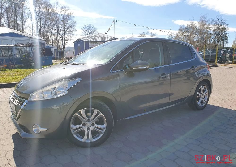 2013' Peugeot 208 1.2 Vti Style photo #2