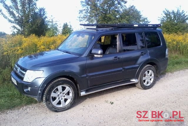 2008' Mitsubishi Pajero photo #2