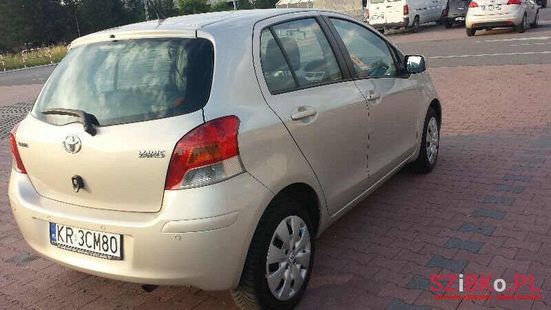 2009' Toyota Yaris photo #4