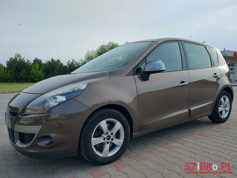 2010' Renault Scenic photo #4