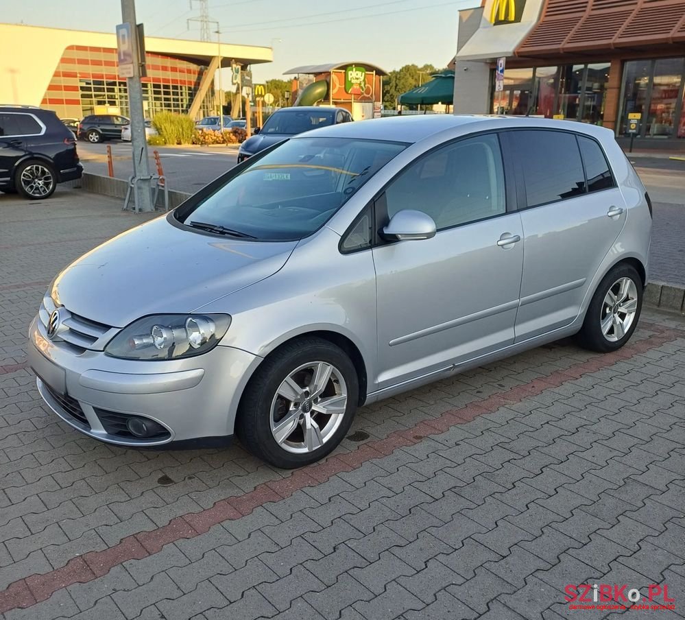 2005' Volkswagen Golf 1.6 Fsi Comfortline Tiptr photo #2