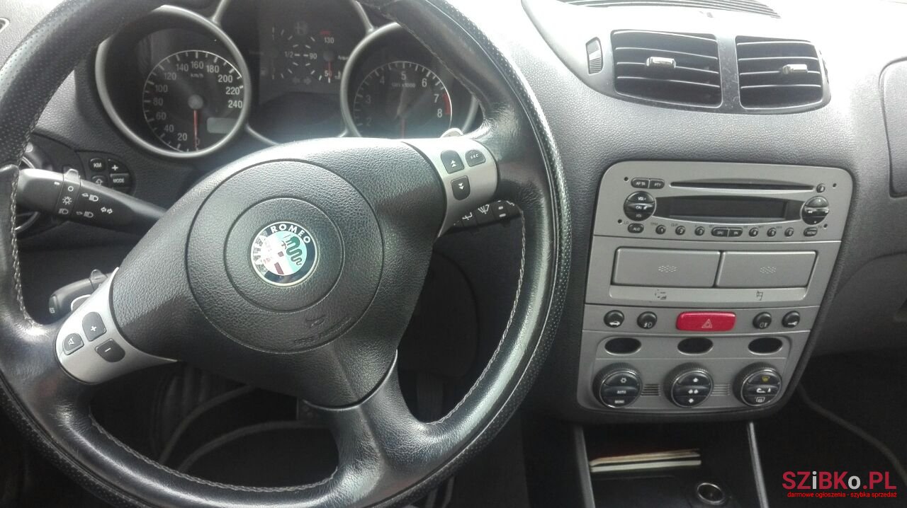 2001' Alfa Romeo 147 3 Door Sel photo #6