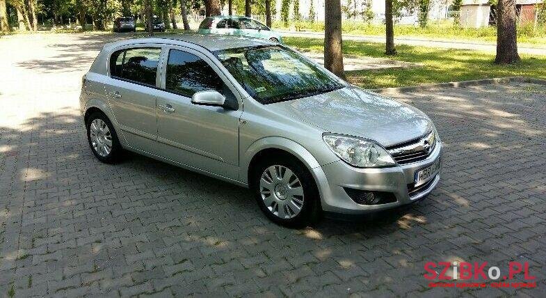 2007' Opel Astra photo #1