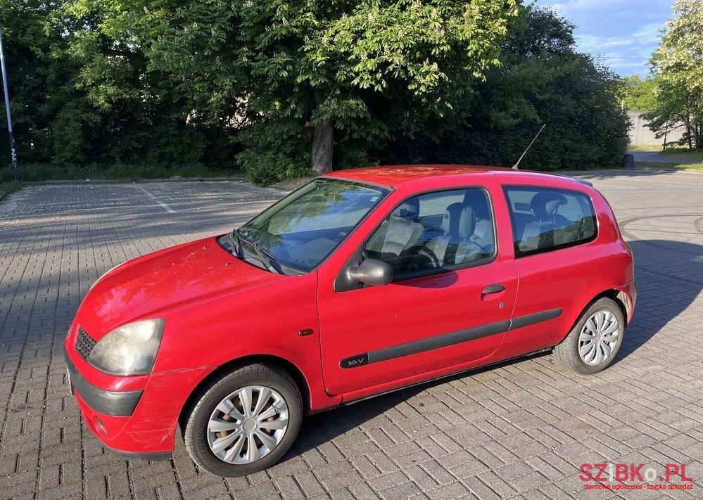 2002' Renault Clio photo #1