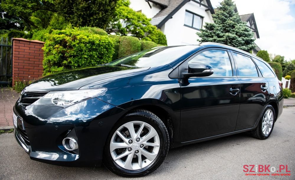 2014' Toyota Auris photo #1