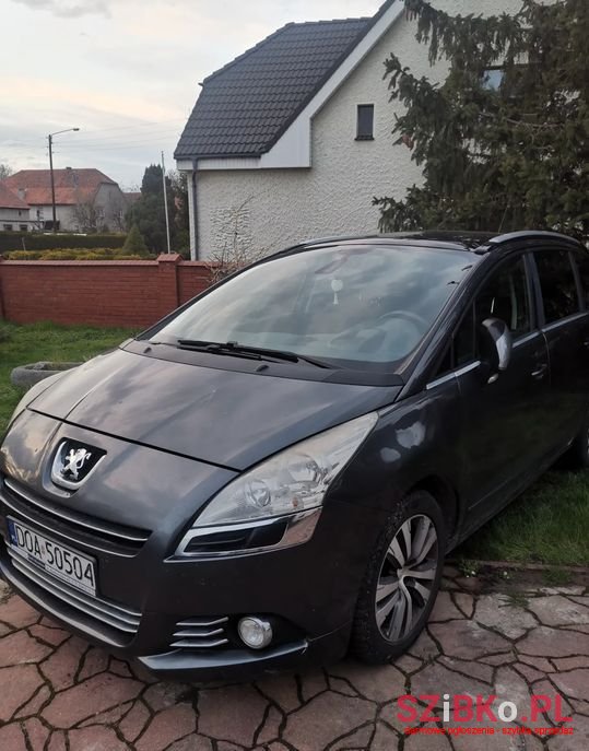2010' Peugeot 5008 photo #1