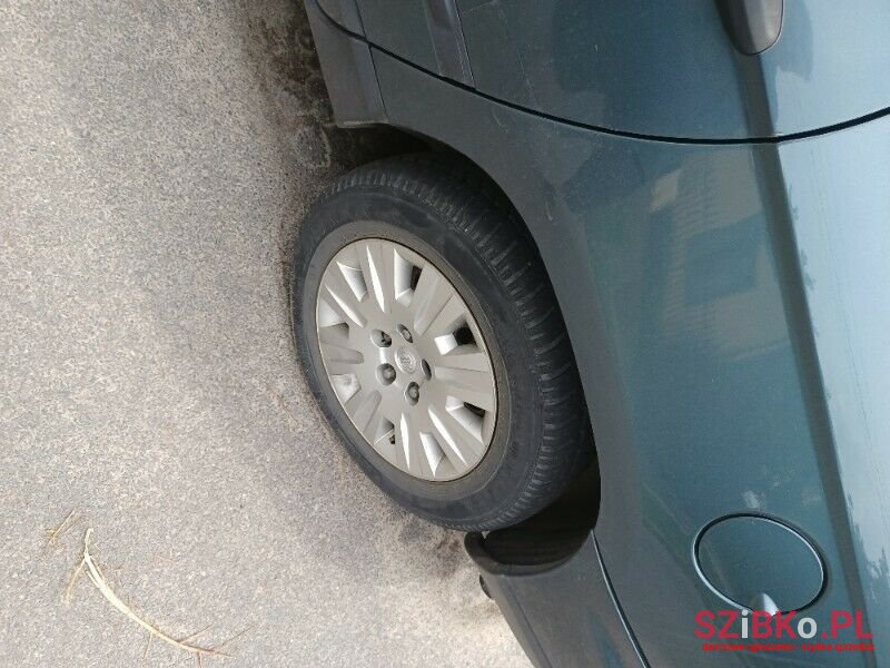 2005' Chrysler Pacifica photo #3