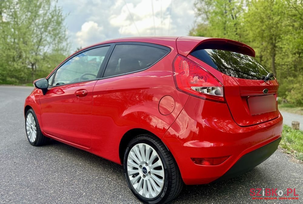 2010' Ford Fiesta photo #4