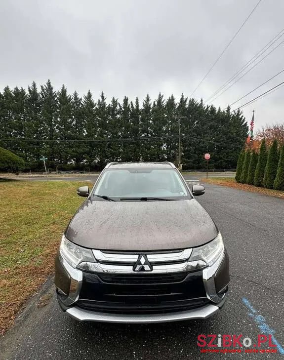 2018' Mitsubishi Outlander photo #1