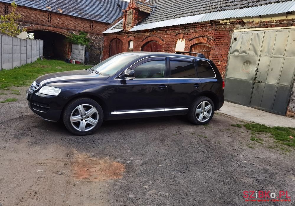 2005' Volkswagen Touareg 4.2 V8 Tiptr photo #2