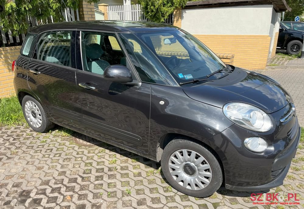 2017' Fiat 500L photo #2