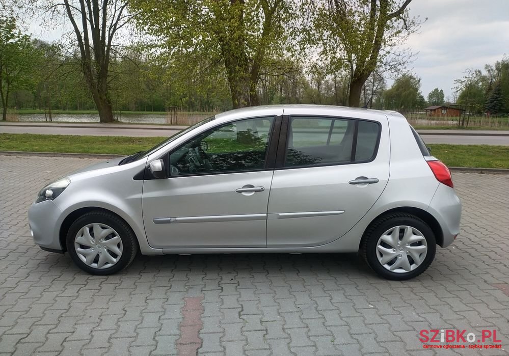 2009' Renault Clio photo #6
