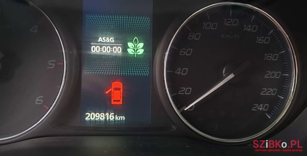 2015' Mitsubishi Outlander photo #2