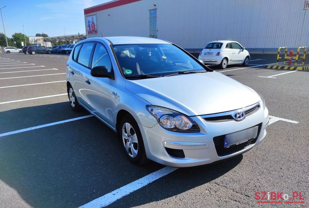 2011' Hyundai i30 I30Cw photo #2