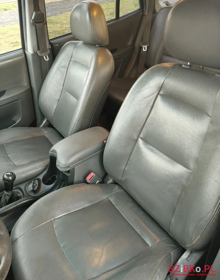 2004' Hyundai Santa Fe 2.4 Gls 2Wd photo #4