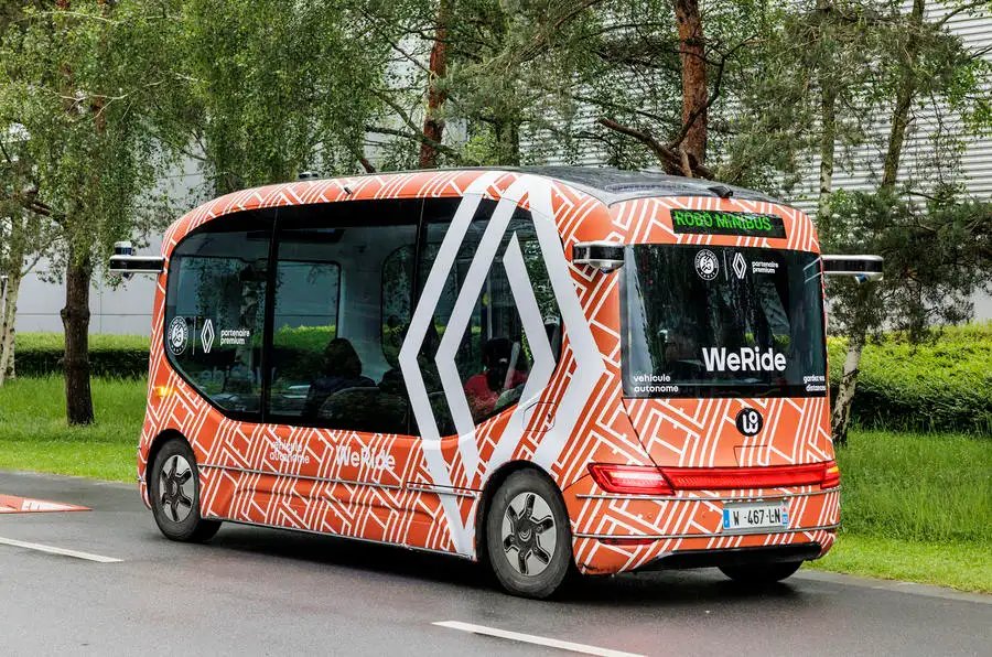 Renault shifts self-driving focus from cars to minibuses