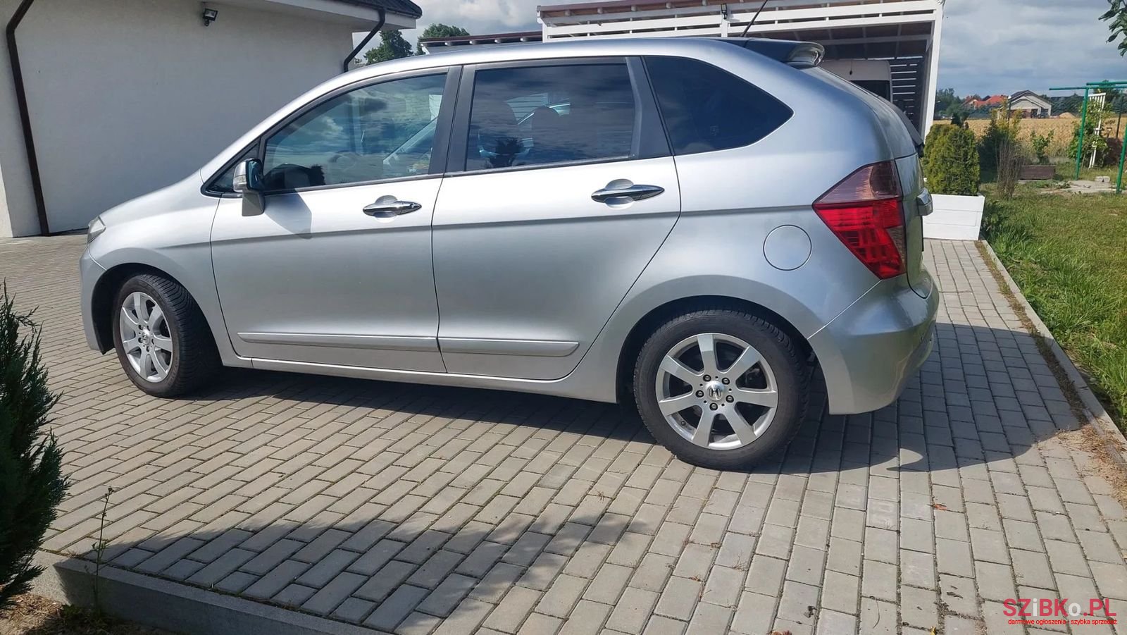 2007' Honda FR-V photo #5