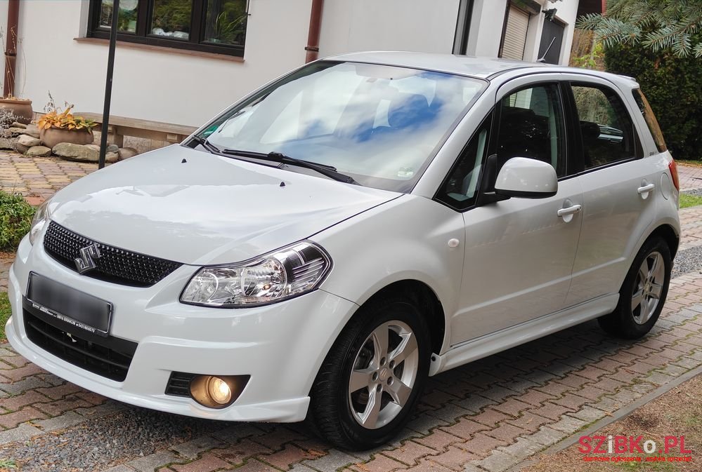 2010' Suzuki SX4 photo #4