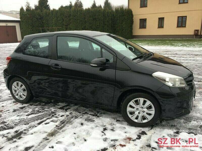 2011' Toyota Yaris photo #6