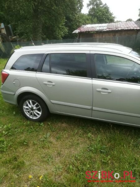 2008' Opel Astra photo #2