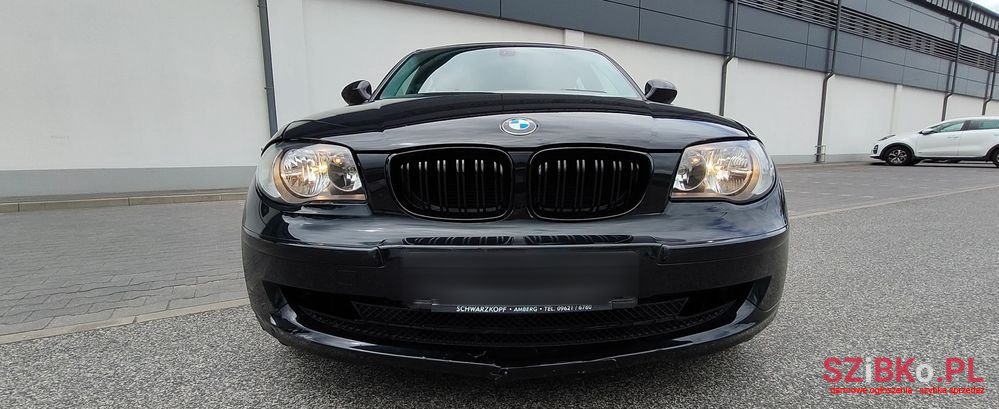 2011' BMW 1 Series photo #2
