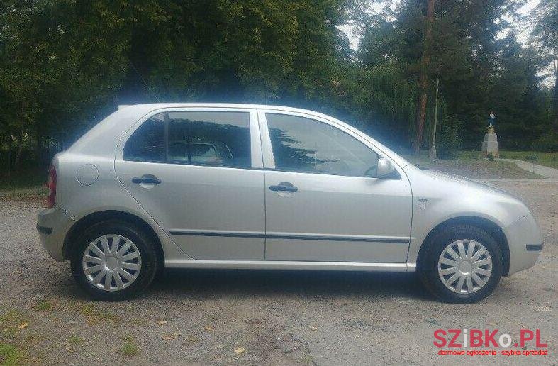 2002' Skoda Fabia photo #1