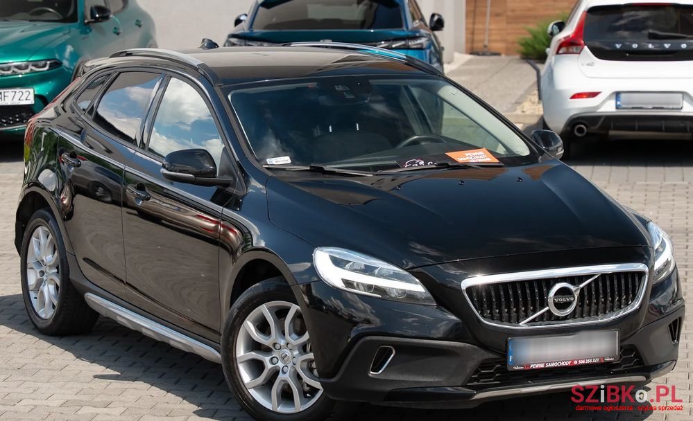 2017' Volvo V40 Cross Country photo #5