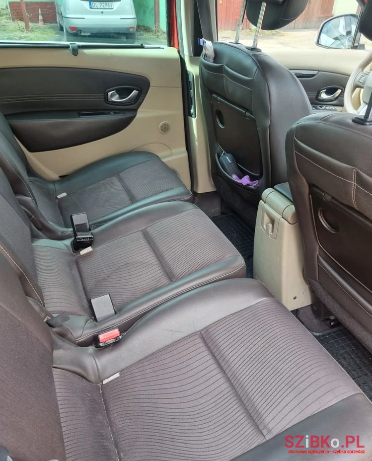 2010' Renault Scenic 1.9 Dci Alize Plus photo #5