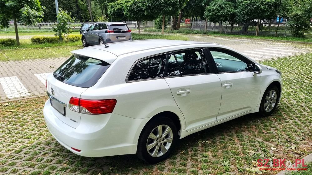 2015' Toyota Avensis Combi 1.6 Edition photo #4