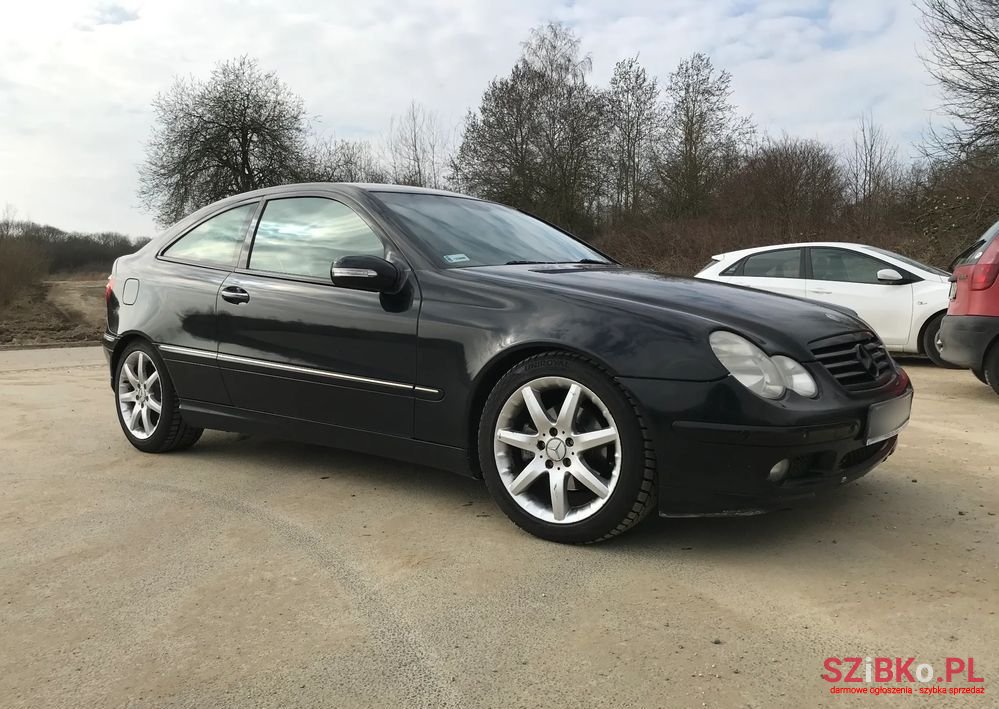 2005' Mercedes-Benz C-Class photo #1
