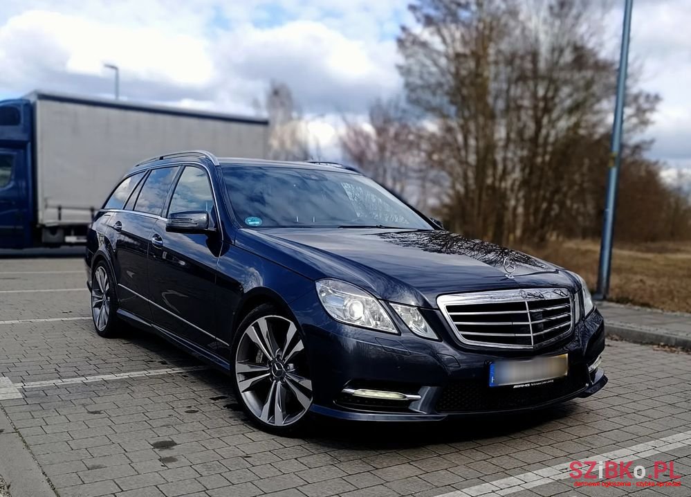 2011' Mercedes-Benz E-Class 500 7G-Tronic Avantgarde photo #4