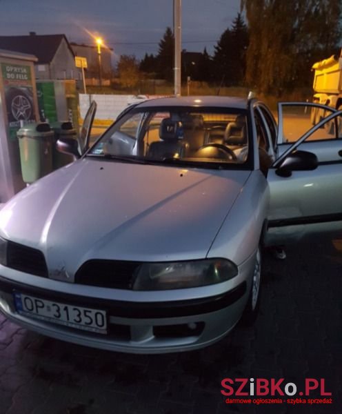 2004' Mitsubishi Carisma photo #2