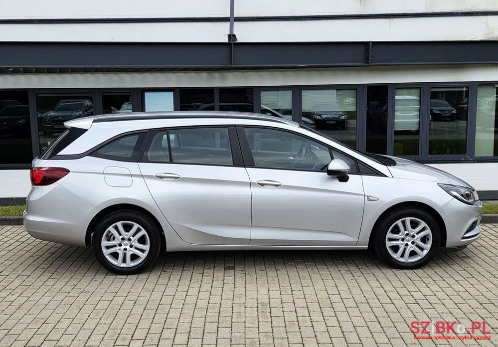 2016' Opel Astra photo #6