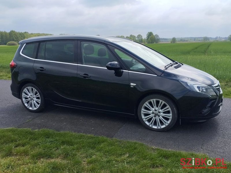 2015' Opel Zafira photo #1