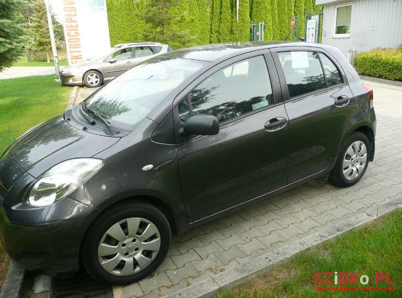 2009' Toyota Yaris photo #4