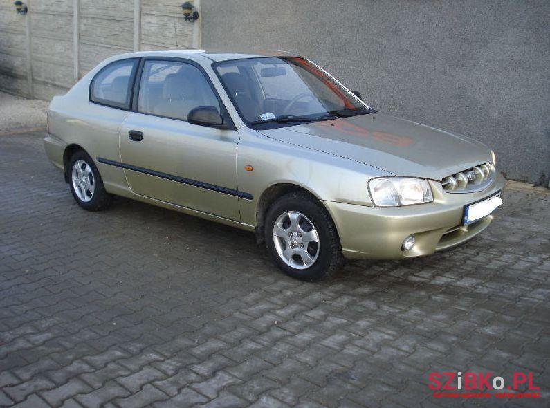 2000' Hyundai Accent photo #1