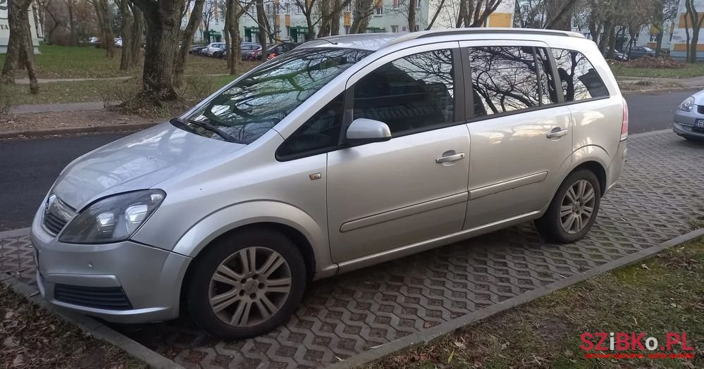 2005' Opel Zafira photo #1