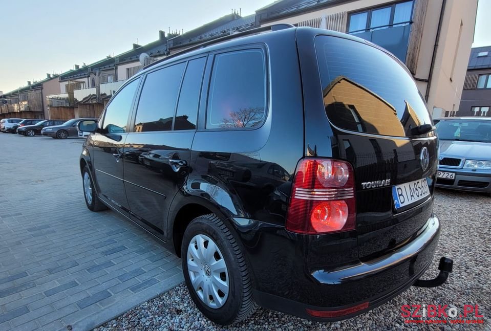 2008' Volkswagen Touran photo #4