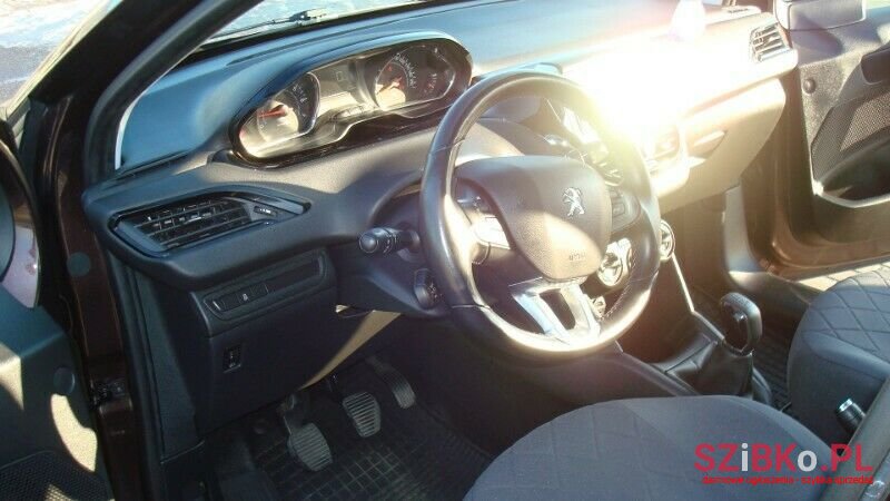 2013' Peugeot 208 photo #6