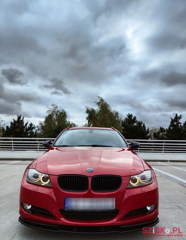 2010' BMW 3 Series 318I Touring photo #2