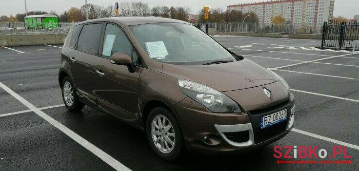 2009' Renault Scenic photo #1